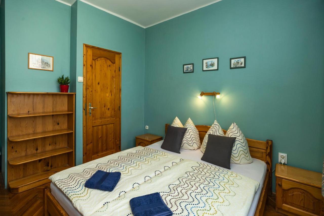 エゲル Cecey Vendeghaz Bed & Breakfast エクステリア 写真