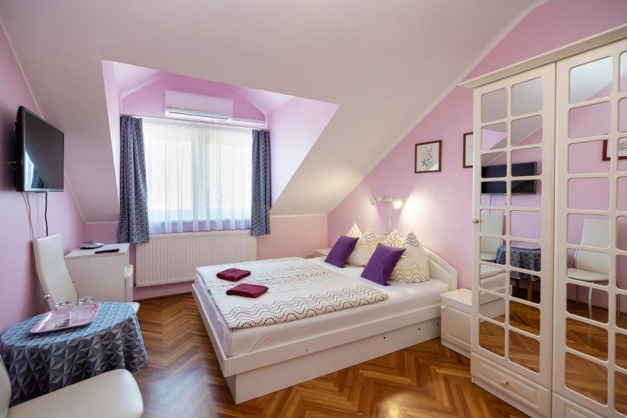 エゲル Cecey Vendeghaz Bed & Breakfast エクステリア 写真