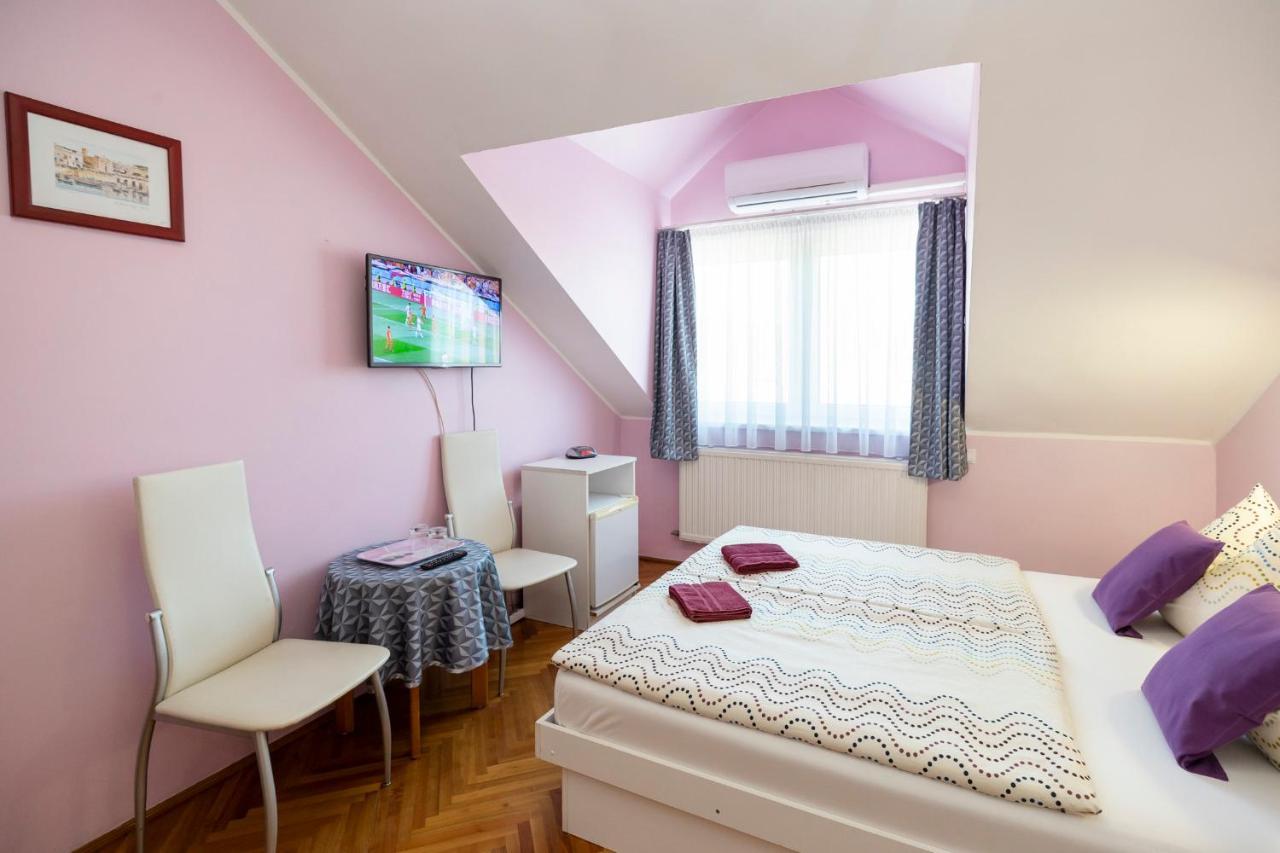 エゲル Cecey Vendeghaz Bed & Breakfast エクステリア 写真