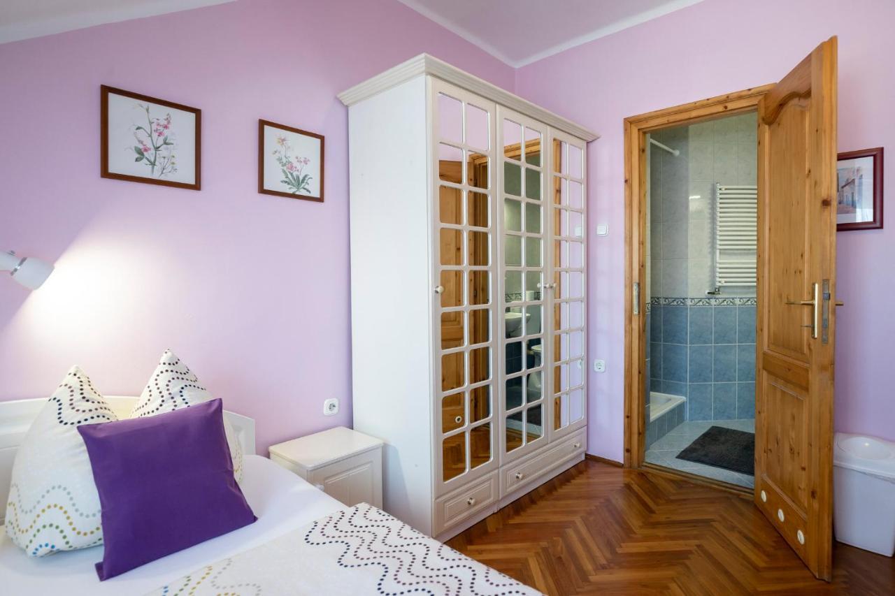 エゲル Cecey Vendeghaz Bed & Breakfast エクステリア 写真